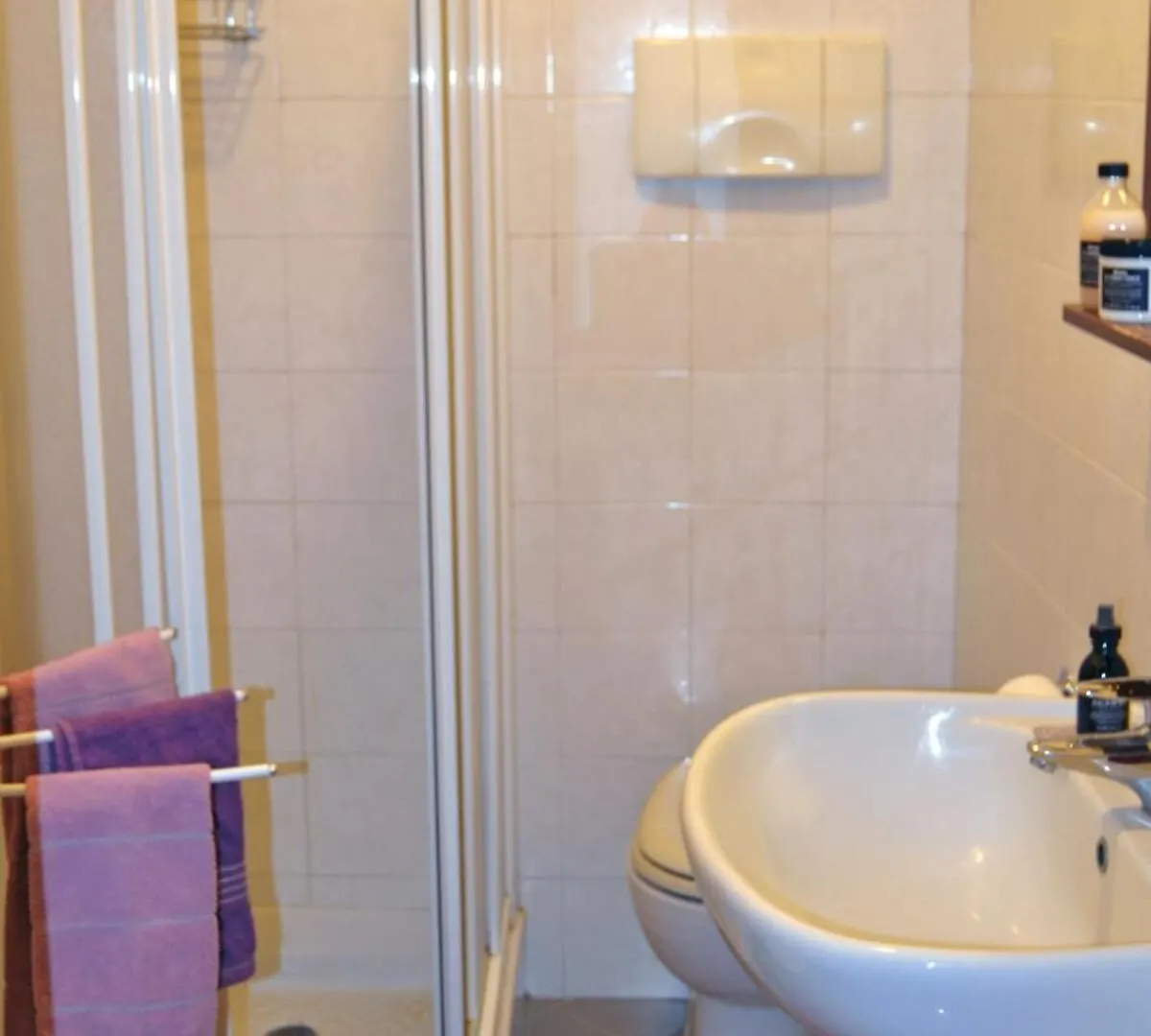 דירות Cozy Loft In The Heart Of מילאנו
